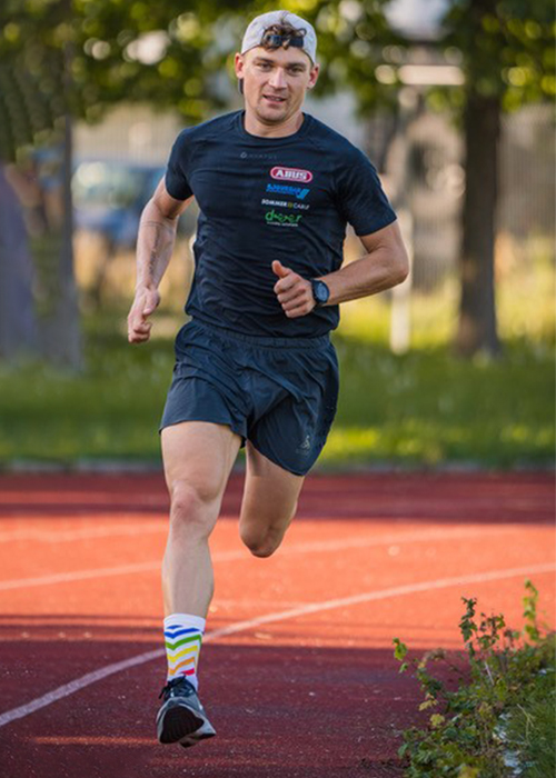 Profi-Triathlet Samuel Boettinger beim Rennen.